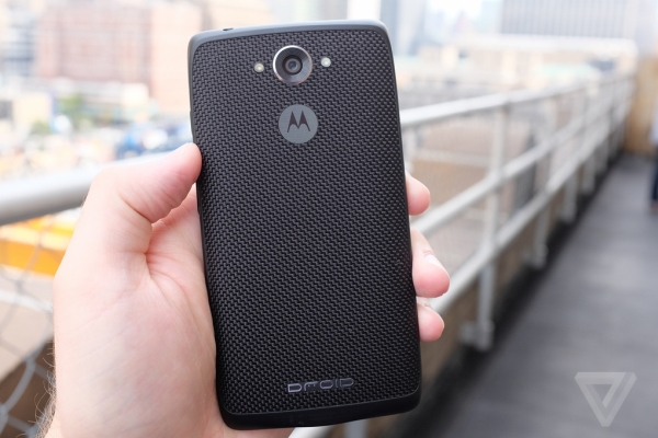 Motorola üst segmentte vites yükseltiyor: Droid Turbo lanse edildi