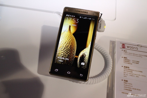 Samsung yeni bir kapaklı akıllı telefon daha duyurdu