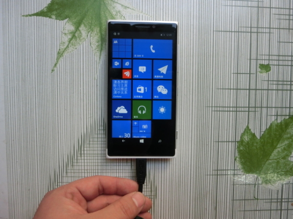 50MP kameralı Lumia 1030'a ait görseller internete sızdırıldı
