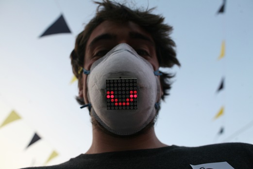 Yeni LED'li yüz maskesi konsepti hava kirliğine karşı 'gülümsüyor'
