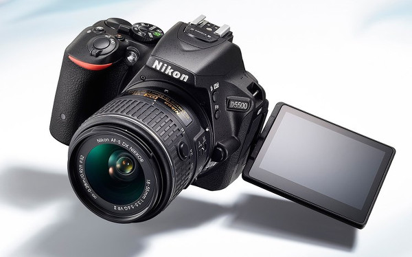 Nikon dokunmatik ekranlı DX formatındaki DSLR kamerasını duyurdu
