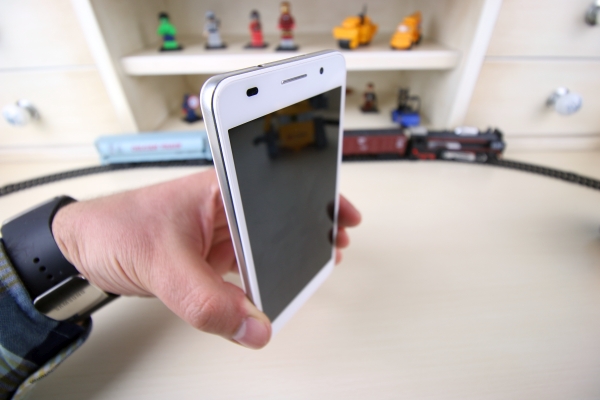 Huawei Honor 6 akıllı telefon video inceleme 'Huawei'in iddialı telefonu mercek altında'