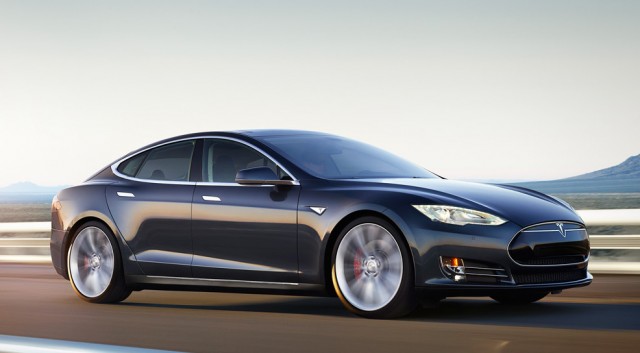 Tesla P85D modeli yazılım güncellemesi ile hızlandırıldı