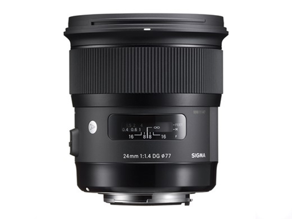 Sigma'dan ilginç tasarımlı Quattro fotoğraf makinesi ailesine yeni üye: 14mm F4 lensli 'dp0'