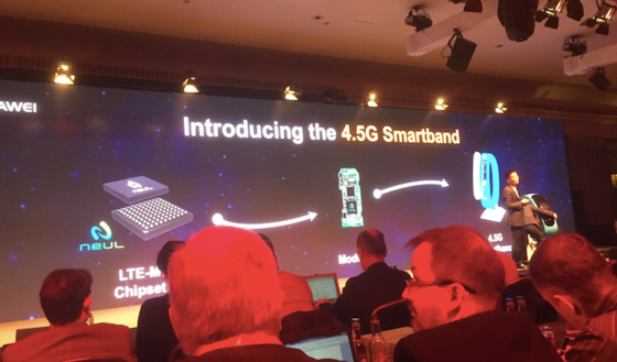 Huawei'den dünyanın ilk 4.5G uyumlu akıllı bilekliği