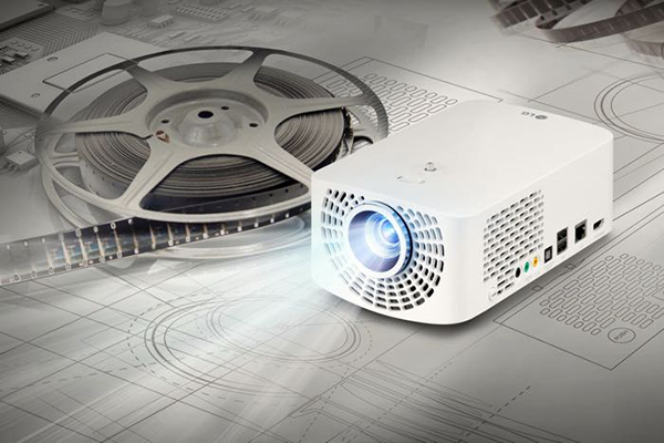 LG, portatif Minibeam ailesine iki yeni projektör modeli eklediğini duyurdu