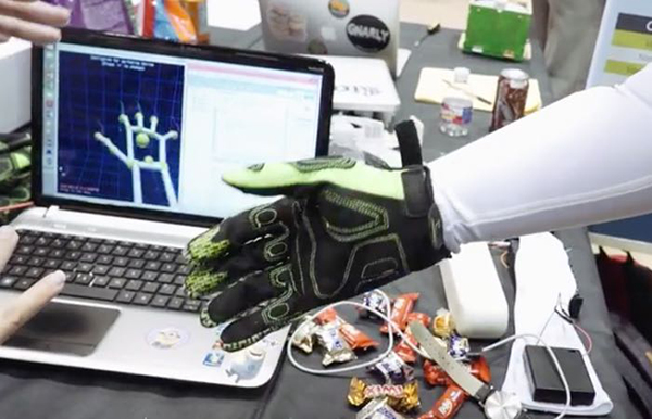 Rice Üniversitesi'nin sanal gerçeklik odaklı eldiveniyle objelerle etkileşim artıyor