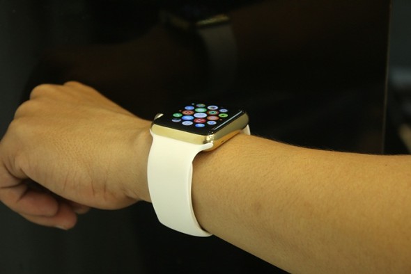 Altın kaplatılan Apple Watch 1400 dolara mal edilebiliyor 