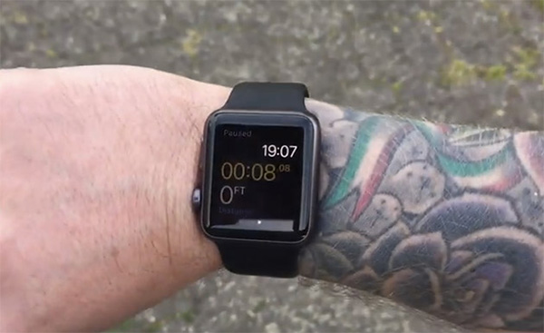 Apple Watch'un kalp atış sensörü koyu renkli dövmelerde sorun çıkartıyor