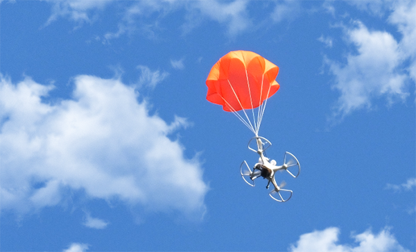 İnsansız hava araçlarına özel paraşüt sistemi: SmartChutes