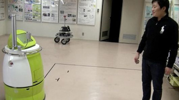 Sağlık personelini otonom şekilde takip edebilen robot: Terapio