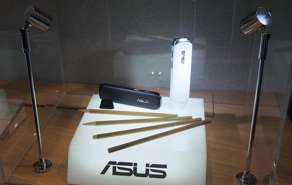 Computex 2015 : Asus'tan Windows 10 uyumlu çubuk bilgisayar