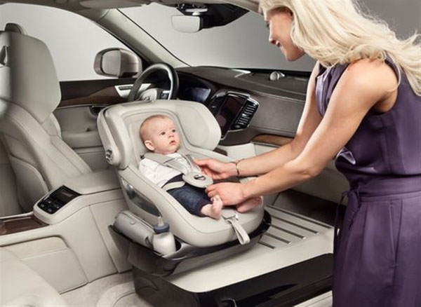 Volvo'dan ilginç araç içi çocuk koltuğu konsepti!