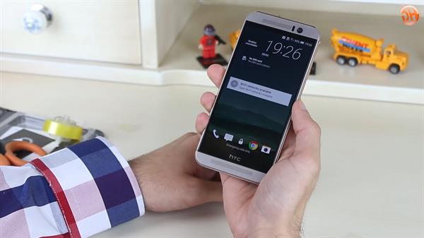 Cep telefonu için sertleştirilmiş cam ekran koruyucu 'HTC One M9 Screen Protector GLAS.tR Slim' inceleme videosu