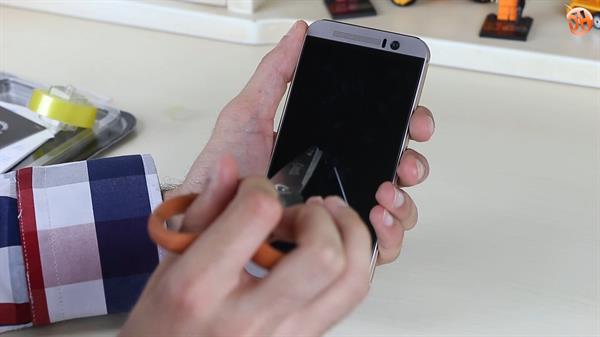 Cep telefonu için sertleştirilmiş cam ekran koruyucu 'HTC One M9 Screen Protector GLAS.tR Slim' inceleme videosu