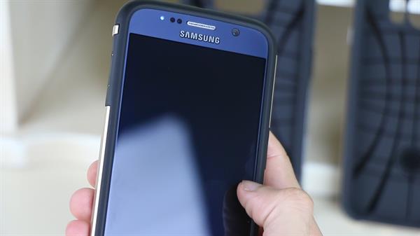 Samsung Galaxy S6 için metal zırh desteği 'Spigen Armor serisi kılıflar' video inceleme