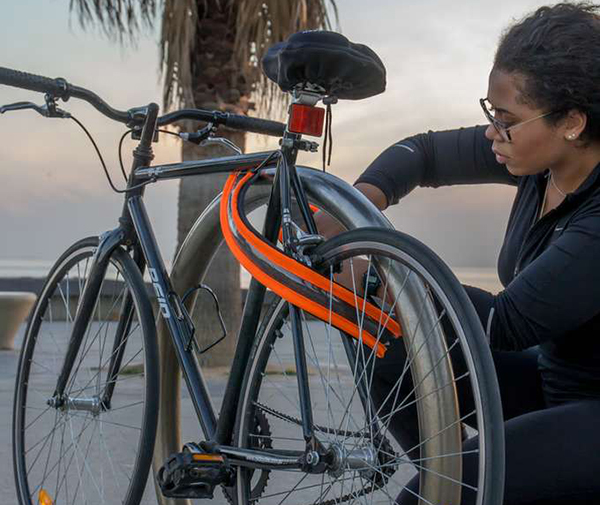 Dünyanın ilk çift taraflı güvenlik sunan giyilebilir bisiklet kilidi: Vivid Bike Lock