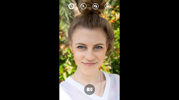 Lumia Selfie uygulaması, özçekim çubuklarına destek vermeye başladı