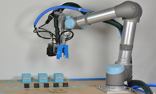 Cambridge Üniversitesi yeni robotlar yapabilen 'Anne robot' geliştirdi
