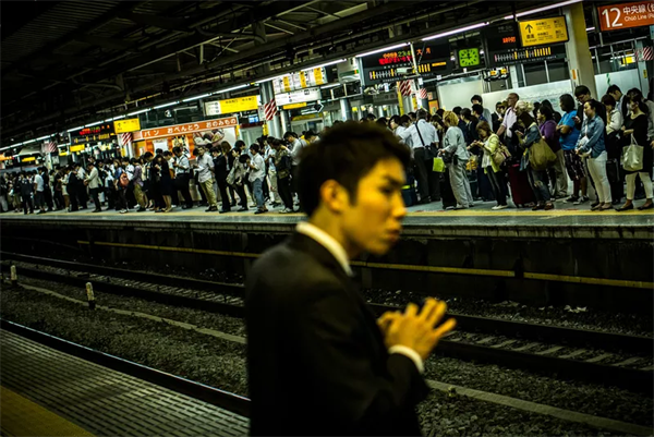 Japonya, sarhoş metro yolcularını güvenlik kamerasıyla ayırt edecek