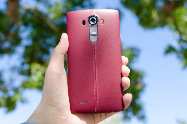 LG G4 deri kaplama arka kapağı detaylandı 