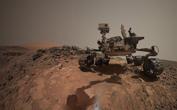 Mars'ın meraklı kaşifi özçekim fotoğraflarını göndermeye devam ediyor