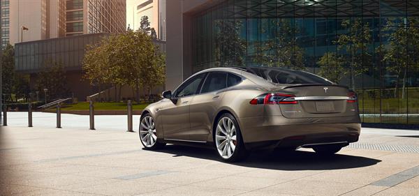 Tesla Model S sürücüsü tek şarjla 729 km giderek rekor kırdı