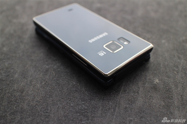 Samsung'un güçlü özelliklere sahip kapaklı Android telefonu ortaya çıktı