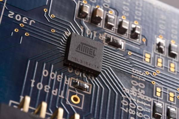 Dialog Semiconductor mikrokontrolcü konusunda uzman Atmel'i 4.6 milyar dolara satın aldı