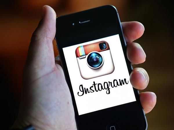 Instagram müstehcen içeriklere yer vermemelerine sebep olarak Apple'ı gösterdi