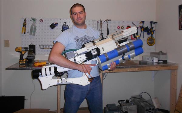 Meraklı bir geliştirici 3D yazıcılardan elektrik gücüyle ateşlenen silah üretmeyi başardı