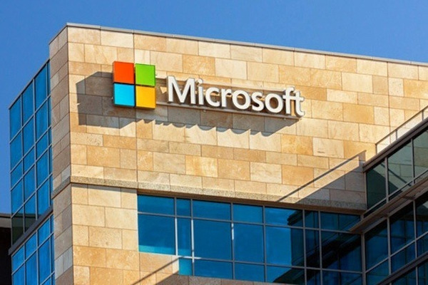 Microsoft'un gelirleri düşüyor ancak bulut tarafında hızlı büyüme var