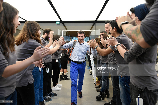 Apple Store Zorlu Center'da ilk iPhone 6S müşterisi belli oldu