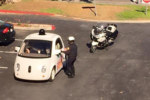 Google'ın otonom aracına polis müdahalesi