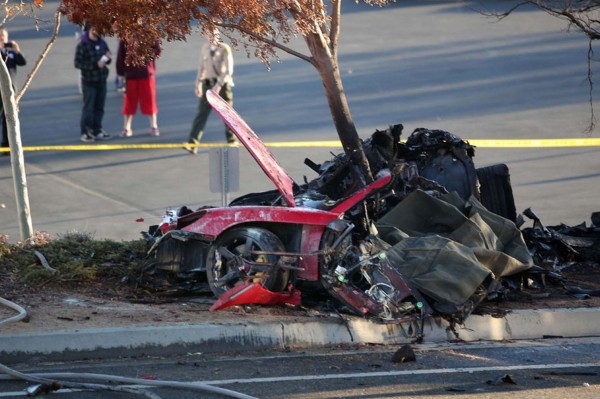 Hızlı ve Öfkeli serisi ile efsaneleşen Paul Walker'ın ölümünden Porsche mi sorumlu?