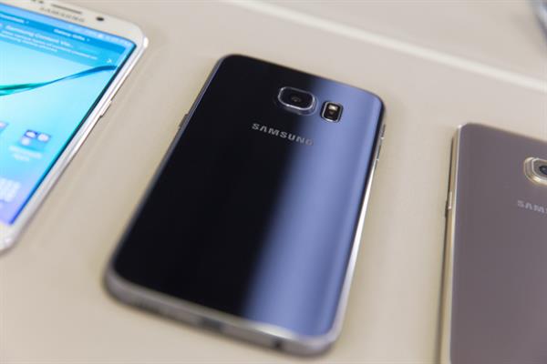 Galaxy S6 için hazırlanan Android 6.0 sürümüyle TouchWIZ değişiyor