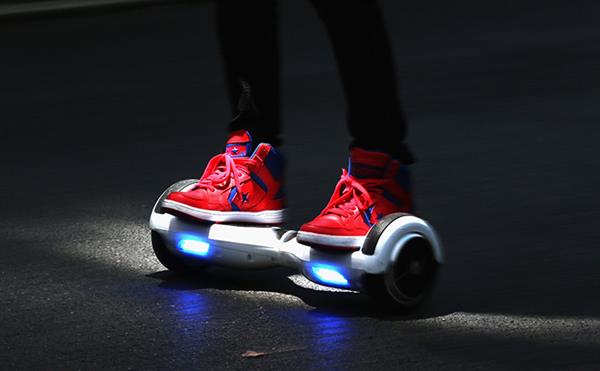 İngiltere'de 15 binden fazla 'tehlikeli' hoverboard tespit edildi