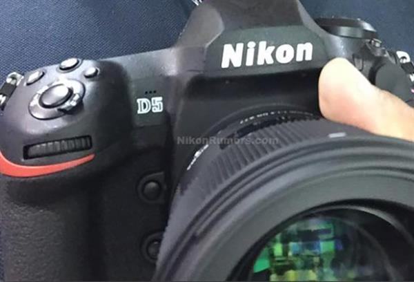 Nikon D5 ortaya çıktı