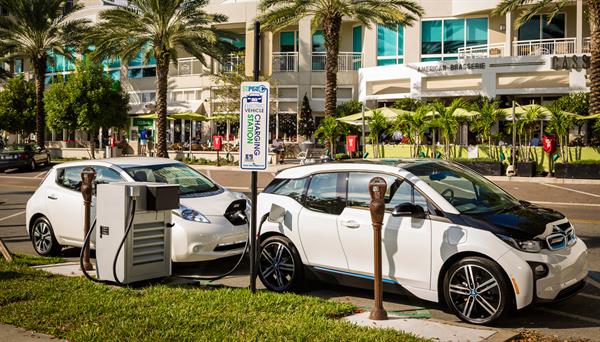 BMW ve Nissan araç şarj istasyonları için iş birliği yapıyor