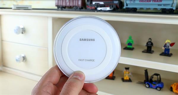 Samsung'un kablosuz hızlı şarj istasyonu inceleme videosu