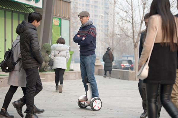 Segway'den sürülebilen kişisel robot