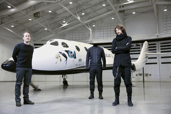 Virgin Galactic, Adidas imzalı özel uçuş giysisini tanıttı