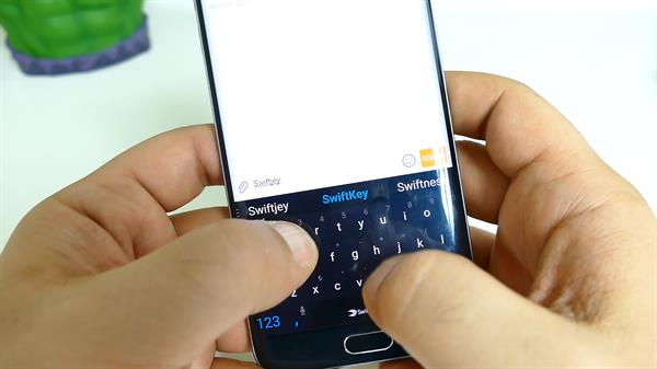 SwiftKey Klavye Uygulaması inceleme videosu