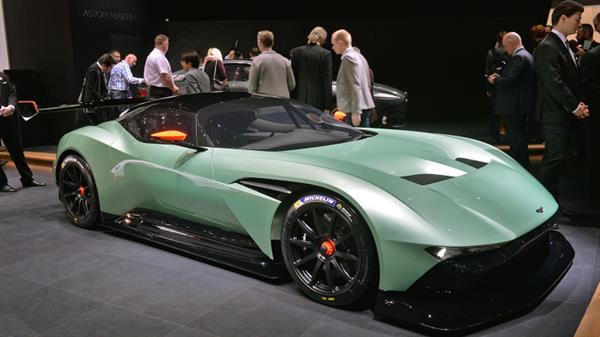 Aston Martin Vulcan, 3.4 milyon dolarlık yola çıkma yasaklı bir süper otomobil