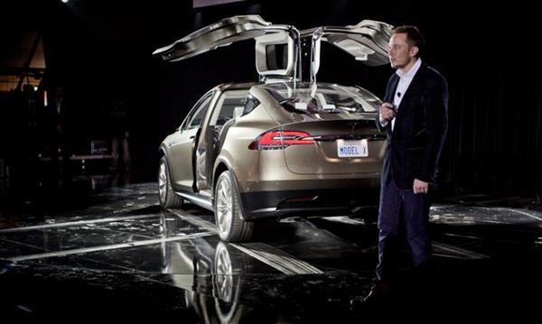 Elon Musk, Model X'i eleştiren müşterisinin siparişini iptal etti