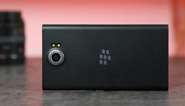 BlackBerry 200 çalışanı ile yollarını ayırdı