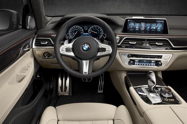 Yeni BMW 760i xDrive daha teknolojik, güçlü ve hızlı