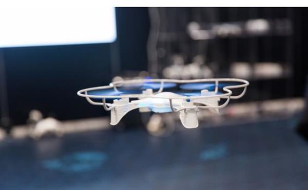 Oyunlaştırılmış 4 mini drone fuarın göz bebeği oldu