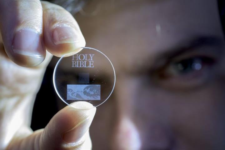 Nano yapılı cam disk üzerinde sonsuza kadar veri saklanabilecek