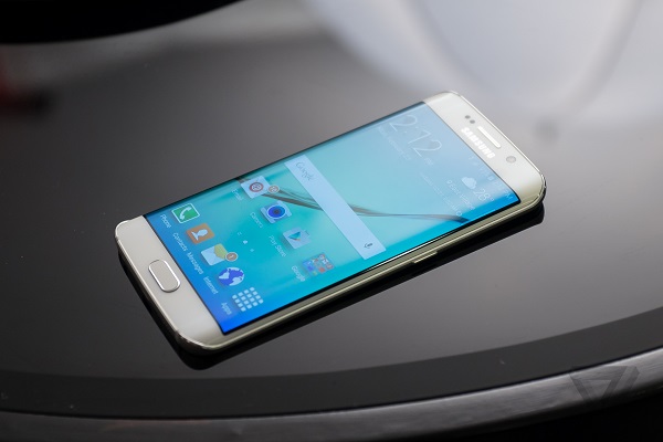 Samsung Galaxy S6 Edge 2015'in en iyi akıllı telefonu seçildi!